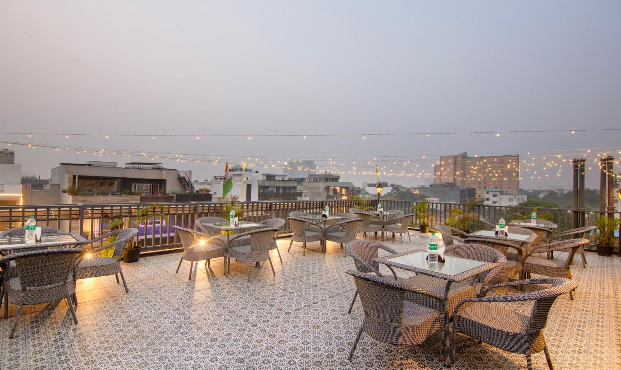 Super Townhouse Sushant Lok Phase 1 Formerly Hotel Neven Gurgaon Exterior foto