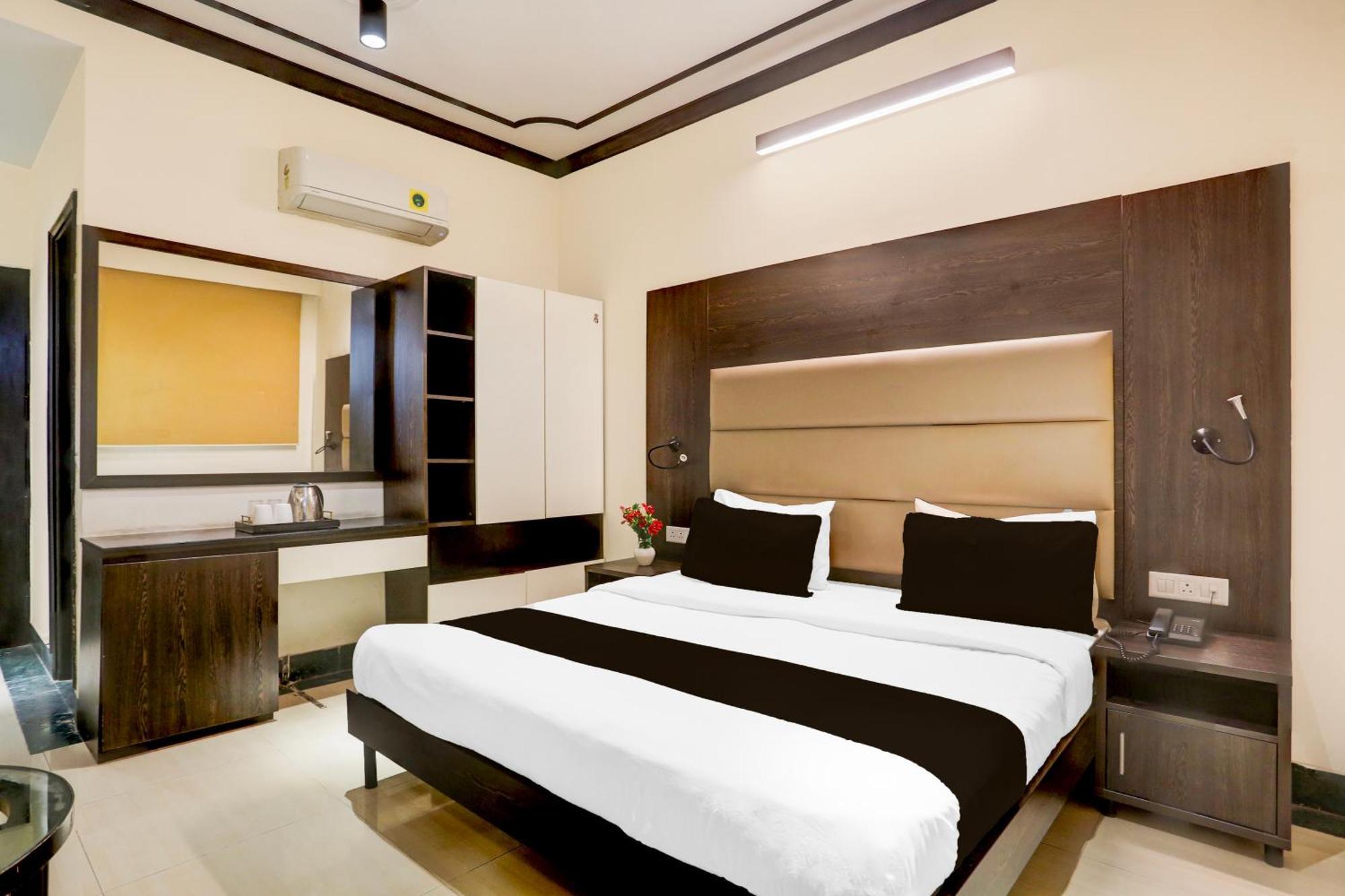 Super Townhouse Sushant Lok Phase 1 Formerly Hotel Neven Gurgaon Exterior foto