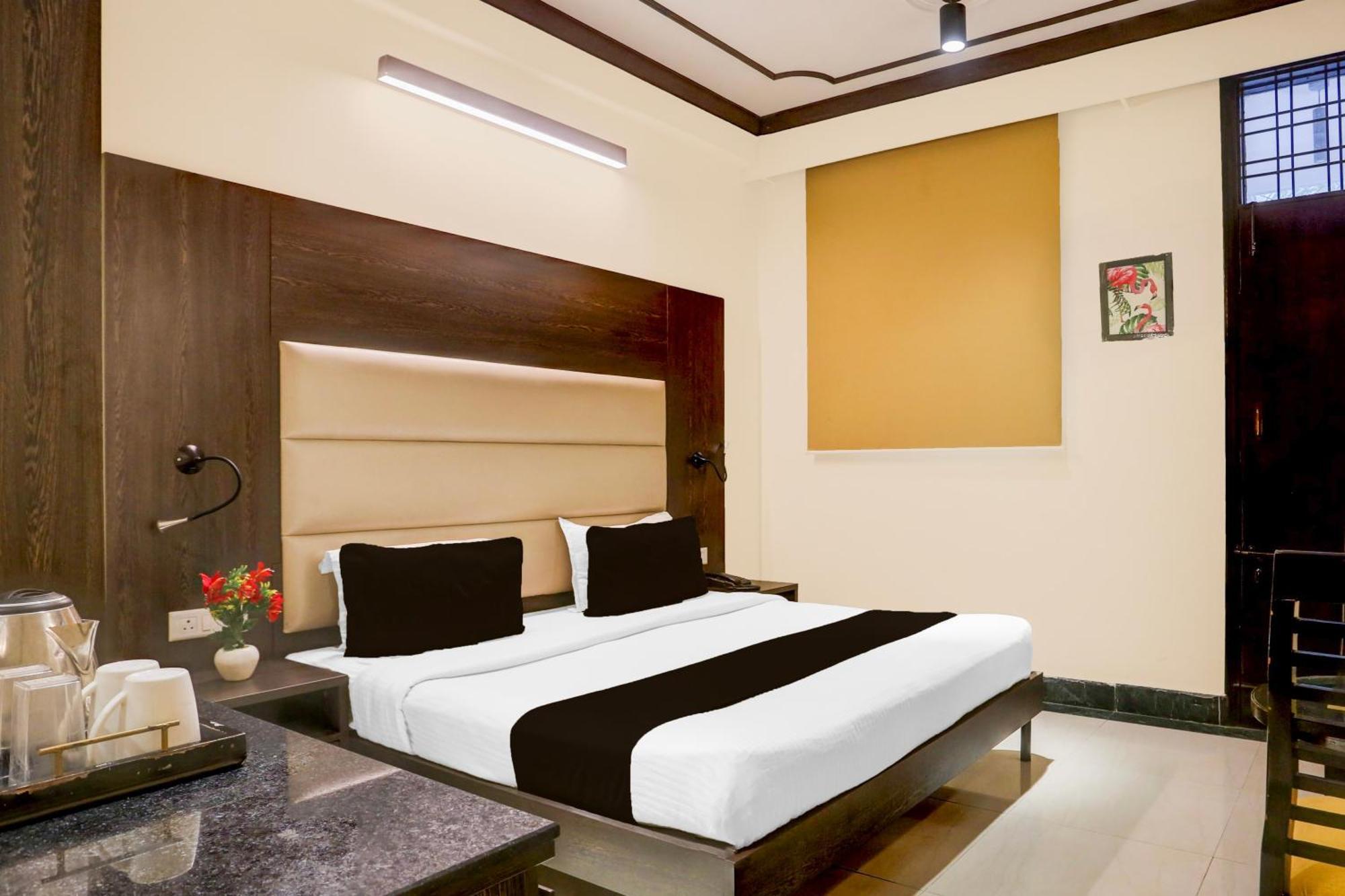 Super Townhouse Sushant Lok Phase 1 Formerly Hotel Neven Gurgaon Exterior foto