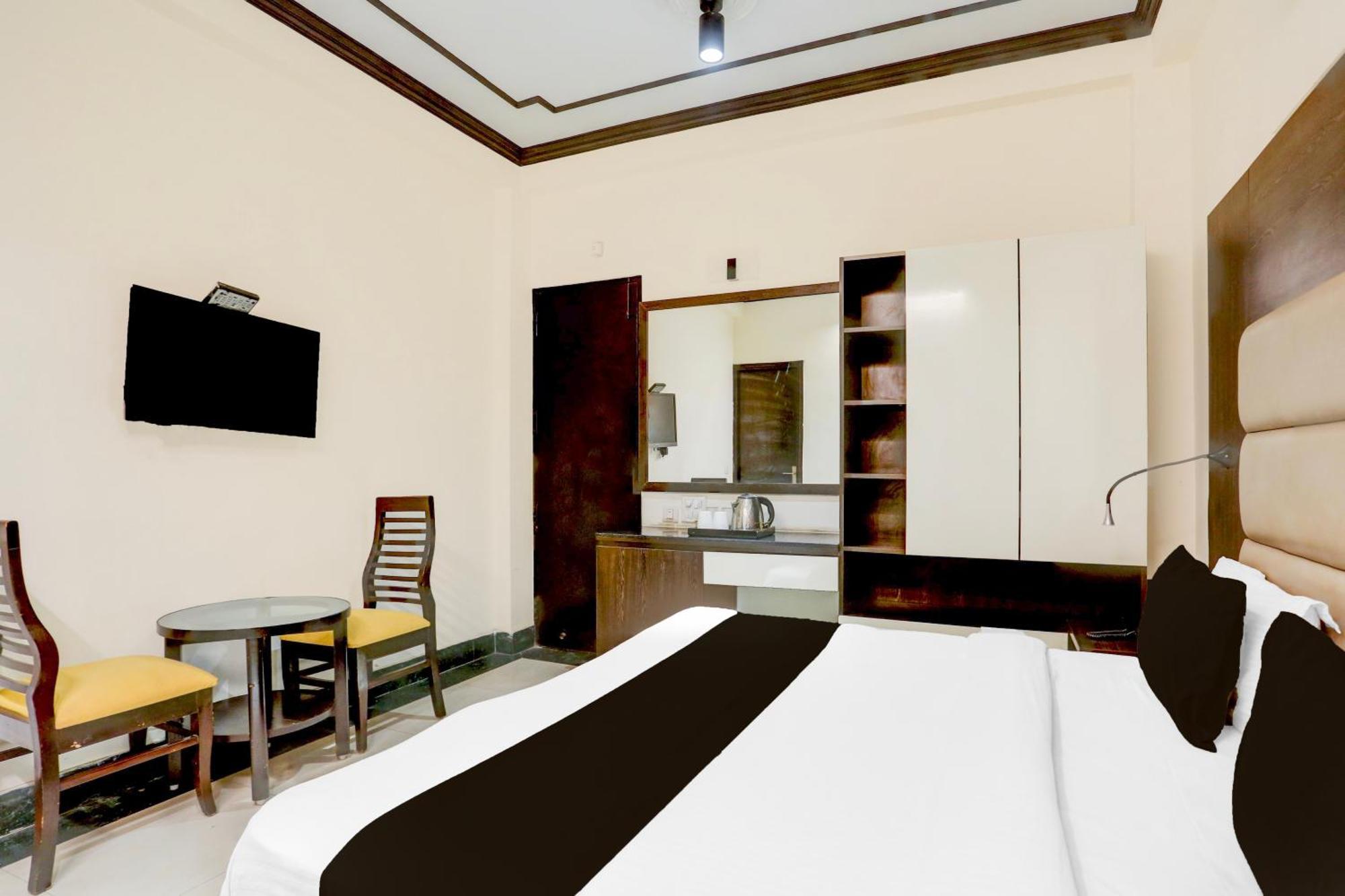 Super Townhouse Sushant Lok Phase 1 Formerly Hotel Neven Gurgaon Exterior foto